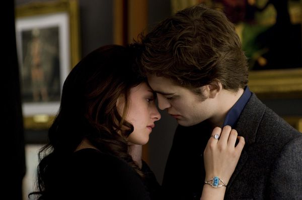 The Twilight Saga New Moon movie image Kristen Stewart, Robert Pattinson (2).jpg